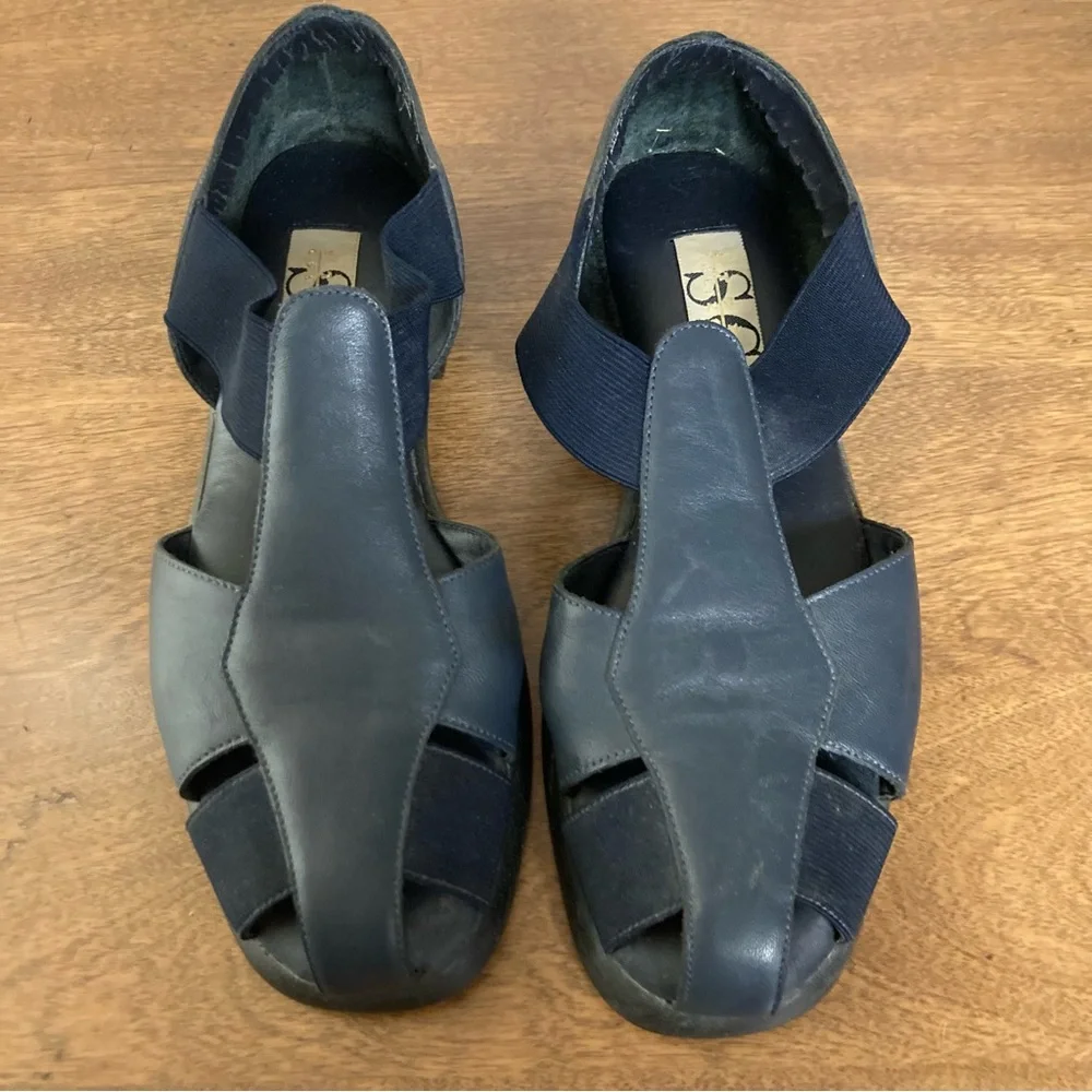 5/$15 Used Studio Collection Navy Blue Leather Sandals 7.5
